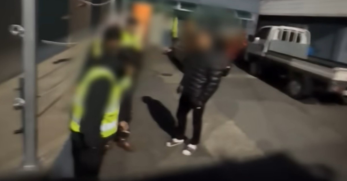 '빨간 속옷 입어라'‥'이불 씌워 때리고‥한 공무원의 '계엄놀이' / 유튜브 'MBC 뉴스'