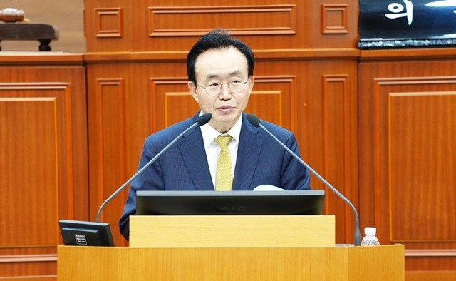 윤병태 나주시장이 지난 20일 시의회 본회의장에서 내년도 시정 운영 방향과 예산안 편성 기조에 대한 시정연설을 하고 있다.