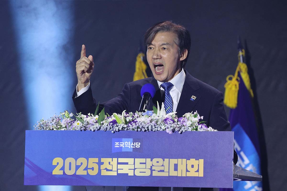 조국 신임 조국혁신당 당대표가 23일 충북 청주시 오스코에서 열린 조국혁신당 전국당원대회에서 당대표 수락 연설을 하고 있다. / 뉴스1