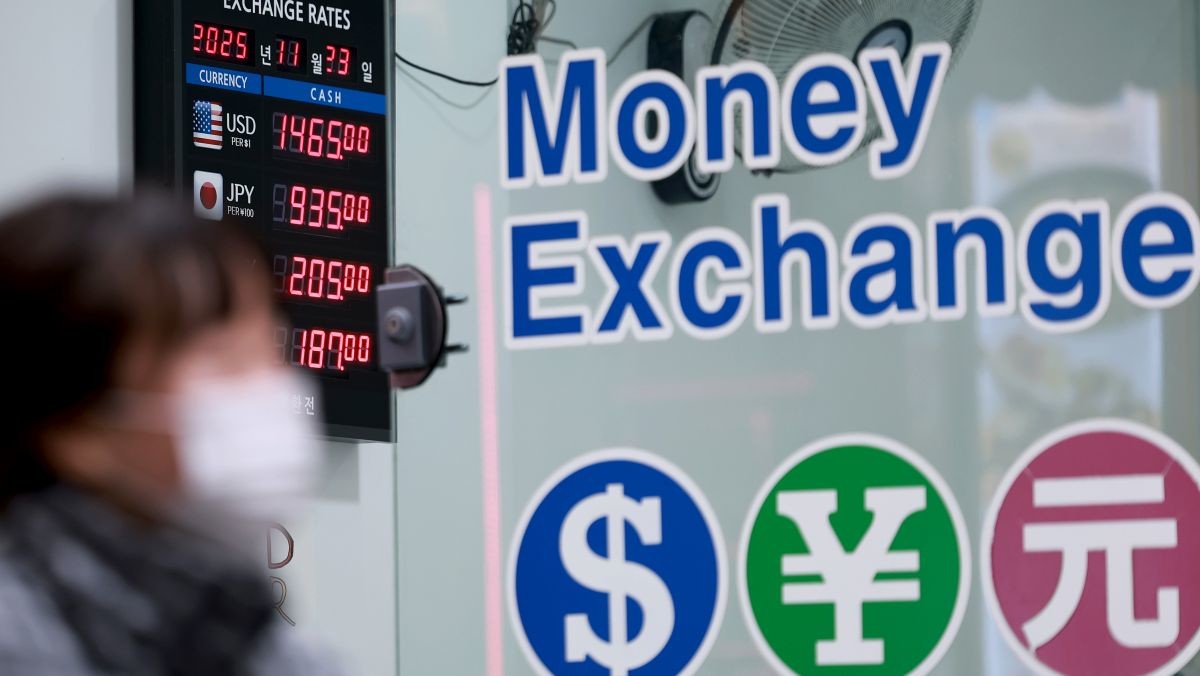 지난 23일 서울 중구 한 사설 환전소의 환율 현황판 모습. / 연합뉴스