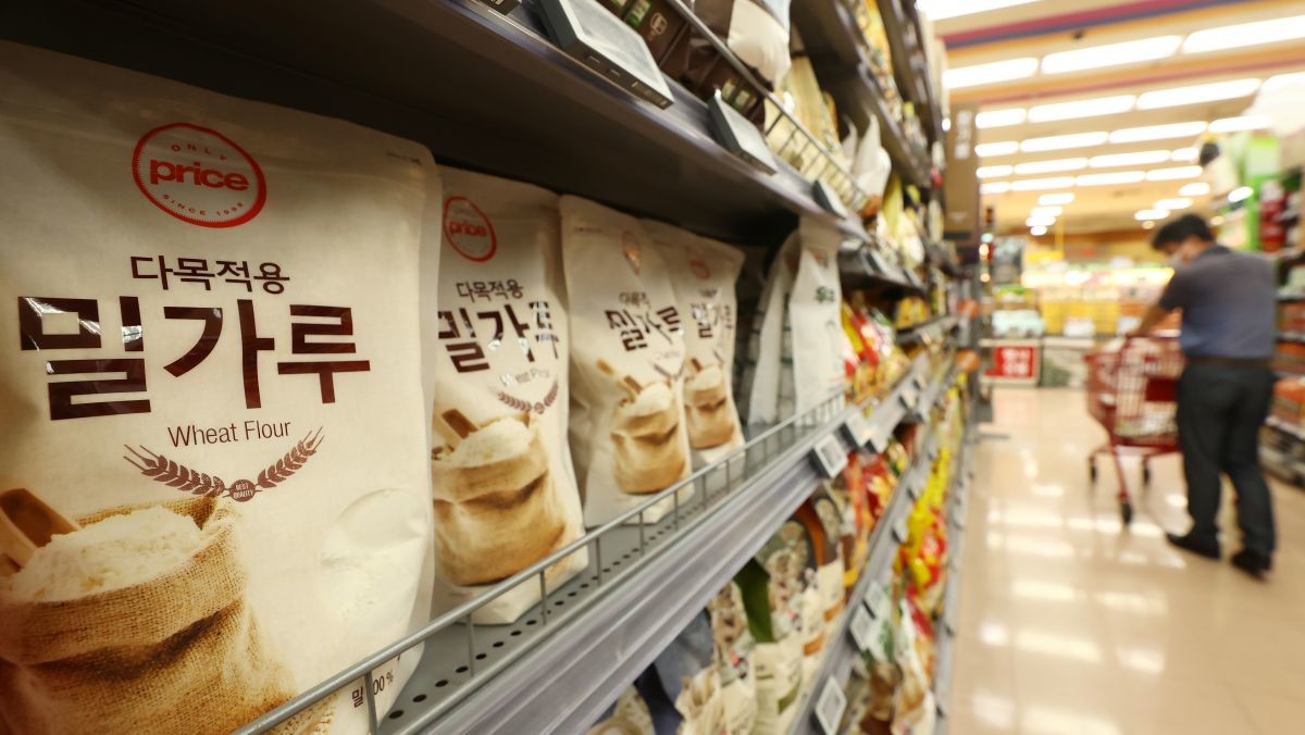 마트에 비치된 밀가루 / 연합뉴스