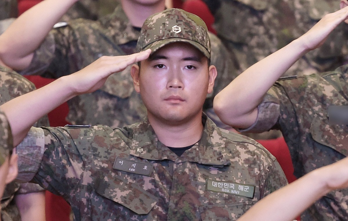 이재용 삼성전자 회장 장남 이지호(25)씨가 오는 28일 열리는 해군 139기 사관후보생 임관식에서 기수 대표로 제병 지휘를 맡는다. / 연합뉴스