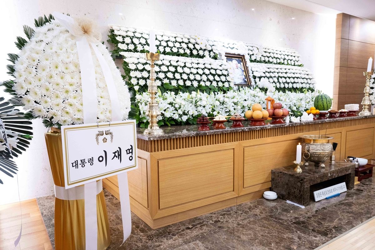 배우 이순재 빈소에 놓인 이재명 대통령 근조화환 / 뉴스1
