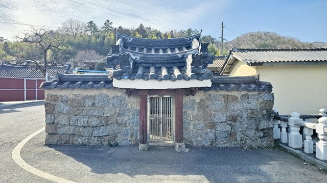 고흥 마륜리 김해김씨 열부정려각