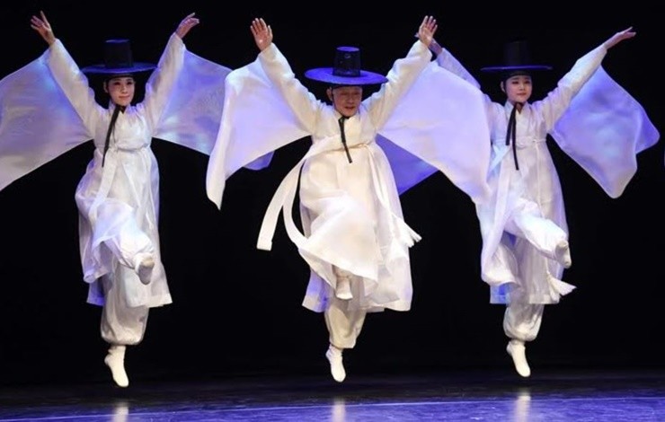 깊어지는 가을빛이 완연한 금강공원에 문학과 전통예술, 차문화가 어우러진 인문학 행사가 열린다.  / 사진제공=부산시설공단