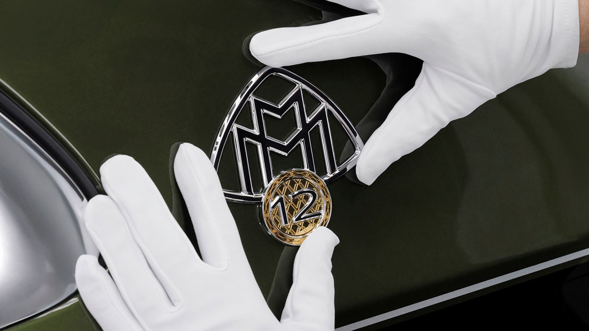 메르세데스-마이바흐 V12 에디션 전용 엠블럼. / 메르세데스-벤츠 코리아