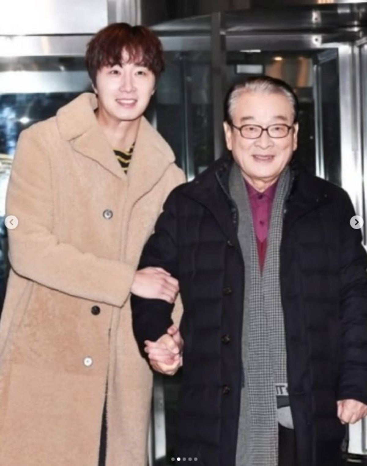 배우 정일우와 배우 故이순재의 모습. / 정일우 인스타그램