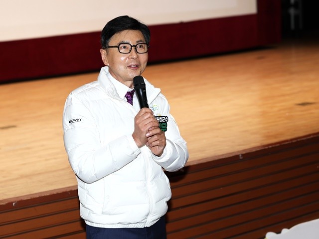 김철우 보성군수가 ‘제379회 보성자치포럼’에서 인사말을 전하고 있다.