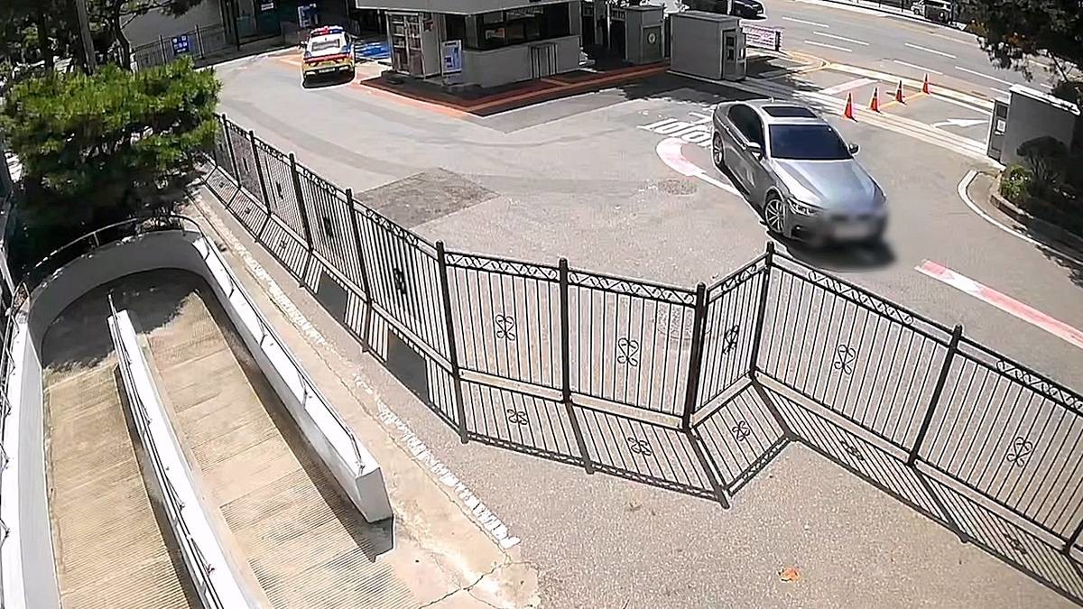 경찰서로 들어오는 음주차량 / 일산동부경찰서 제공, 연합뉴스