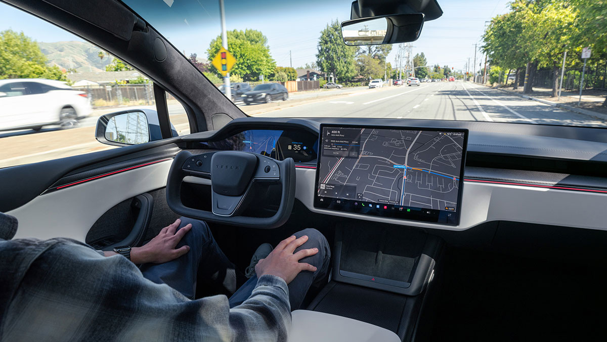 FSD를 활용해 주행 중인 모습. / 테슬라