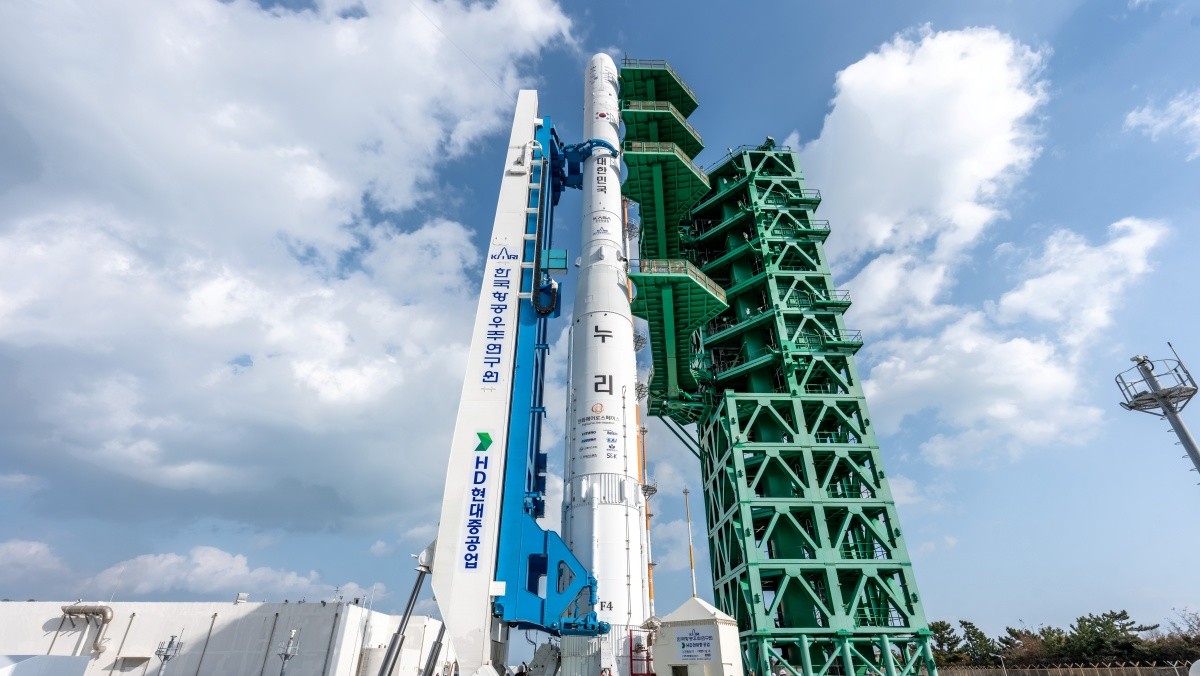 발사대에 기립된 누리호. / 한국항공우주연구원 제공, 뉴스1