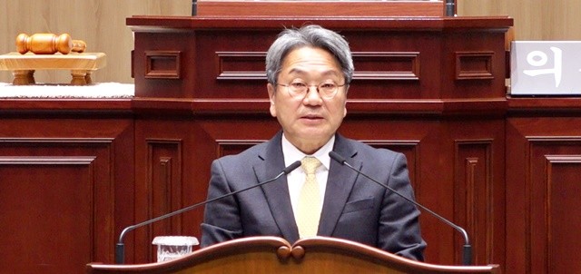 강기정 광주광역시장이 26일 오전 시의회 본회의장에서 열린 제338회 제2차 정례회 제3차 본회의에 참석, 2026년도 광주광역시 일반 및 특별회계 세입‧세출예산안 제출에 따른 시정연설을 하고 있다. /광주광역시 제공