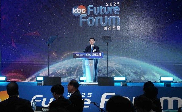 김영록 전라남도지사가 26일 여수 소노캄호텔에서 열린 ‘제4회 KBC미래포럼’ 행사에서 인사말을 하고 있다.