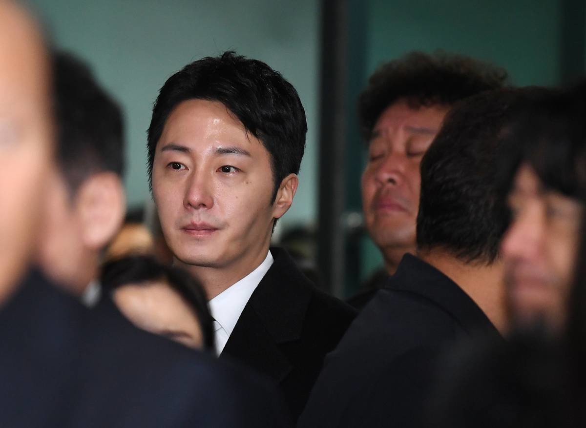 국민배우 이순재, 91세로 떠나며 마지막 길 배웅 받아 / 뉴스1