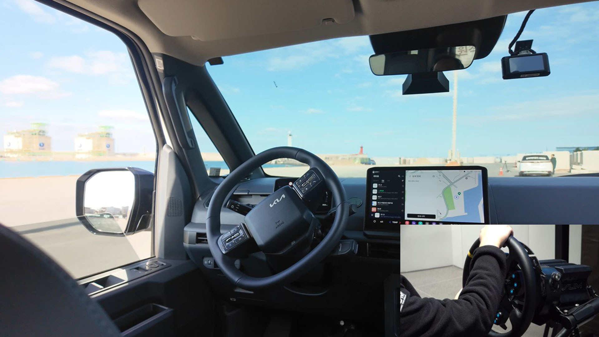 운전자 탑승 없이 원격으로 조종되는 PV5. / 기아