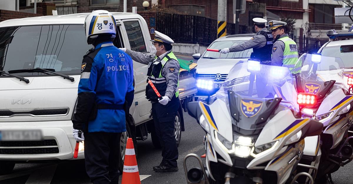 음주 단속 나선 경찰 / 뉴스1
