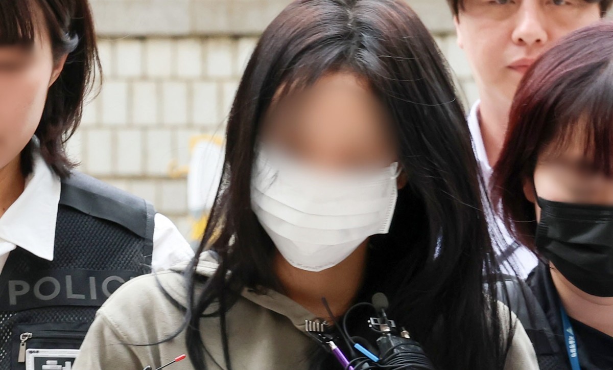 손흥민의 아이를 임신했다며 돈을 뜯어내려 한 일당 가운데 한 명인 20대 여성 양모 씨. 검찰은 27일 서울중앙지법 형사20단독 임정빈 판사 심리로 열린 20대 여성 양 씨의 공갈미수 혐의 결심공판에서 징역 5년을 구형했다.      / 뉴스1