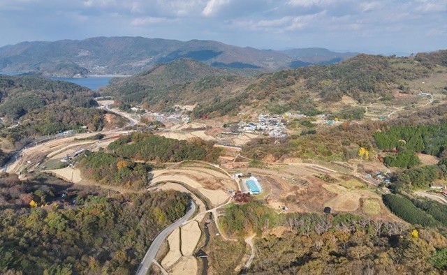 드론을 활용해 산불 예방 홍보 방송과 산불 예찰 활동을 펼치고 있다.