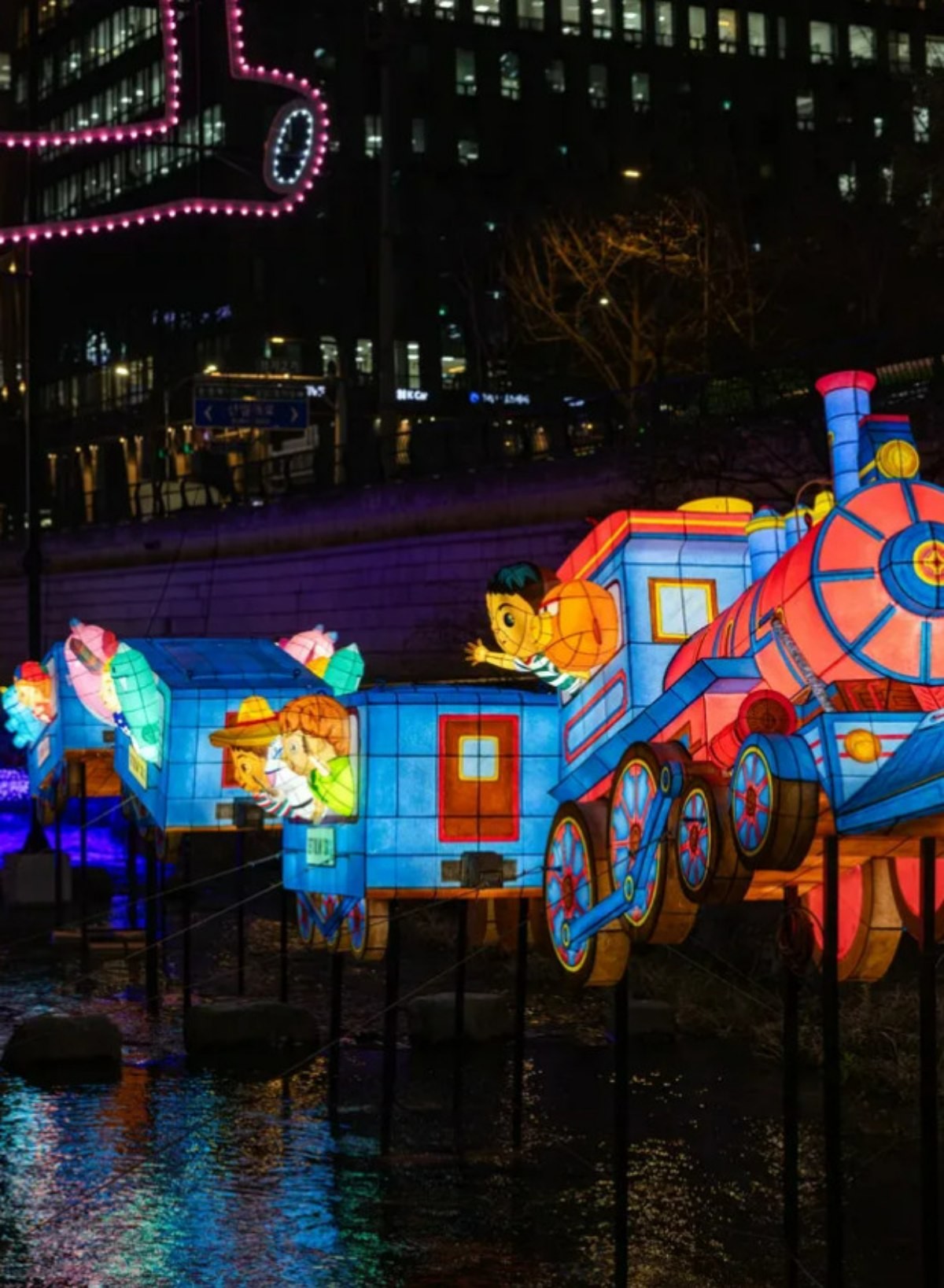 서울빛초롱축제. / 서울빛초롱축제 공식 인스타그램