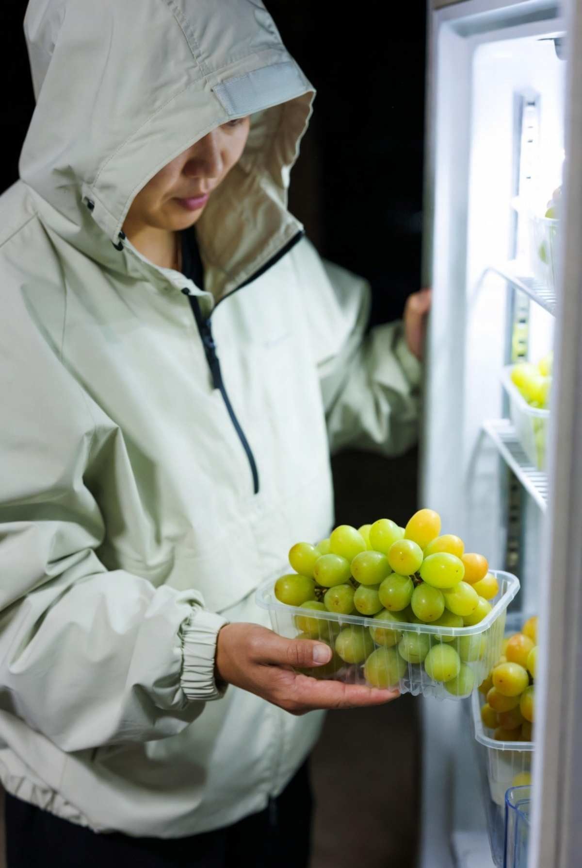 '겨울철 샤인머스캣 활용 꿀팁은?' 기사 내용을 바탕으로 AI가 생성한 자료사진.