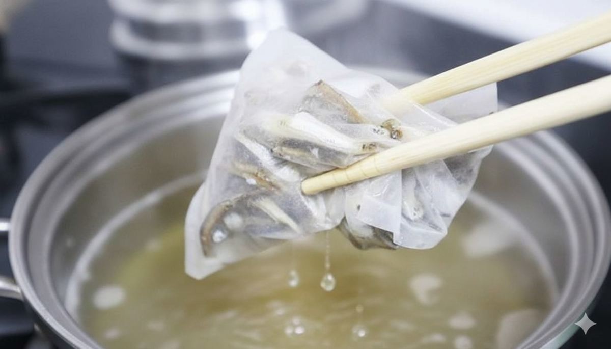 다양한 한국 음식에 베이스로 들어가는 멸치 육수. 기사 내용을 바탕으로 AI가 생성한 자료사진.