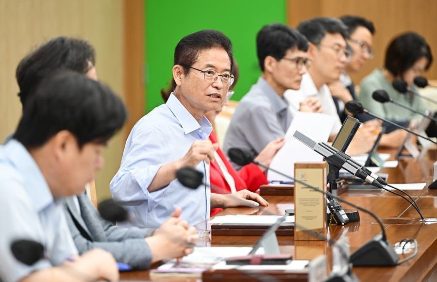 이철우 도지사 간부회의 주재 모습/경북도