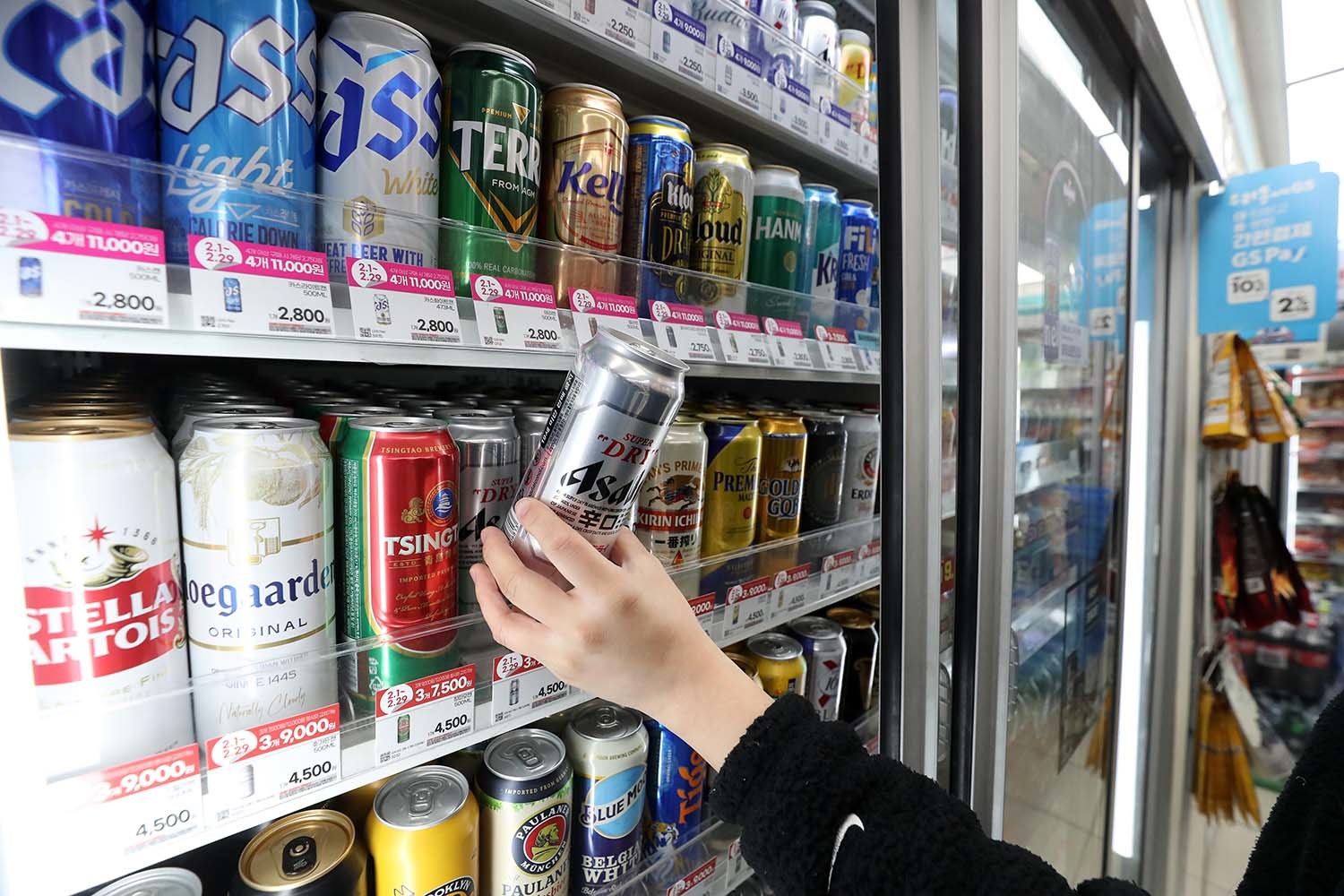 편의점 주류 코너. / 뉴스1 자료사진