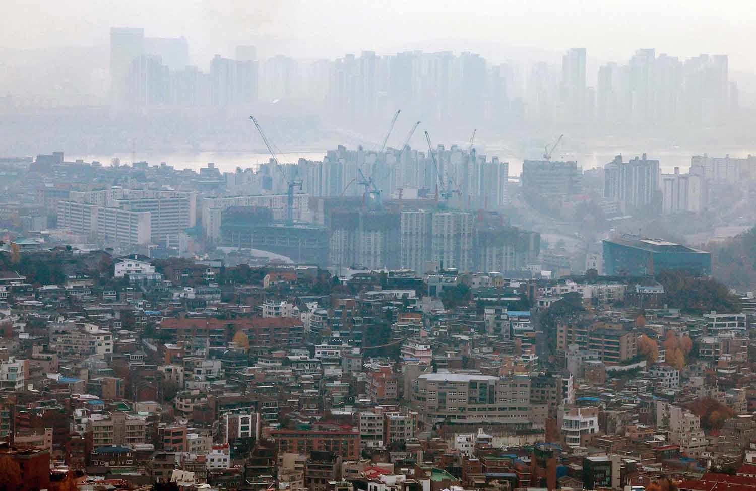 11월 24일 서울 용산구 남산에서 바라본 서울시내 아파트 단지 모습. / 뉴스1