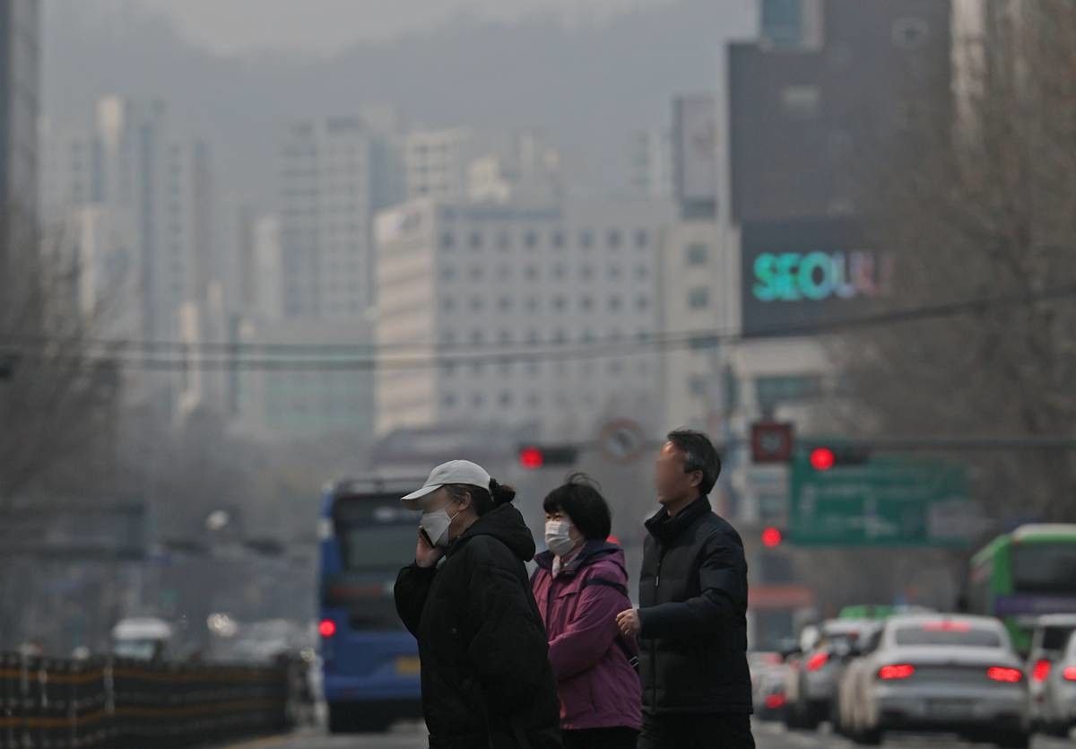 미세먼지 짙은 도심 / 뉴스1