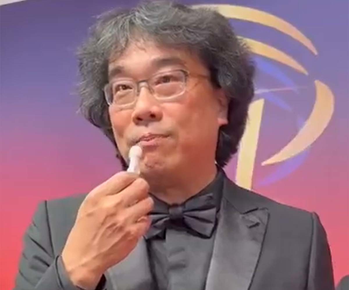 제22회 모로코 마라케시 국제영화제 심사위원장인 봉준호 감독이 인터뷰하고 있다. / X