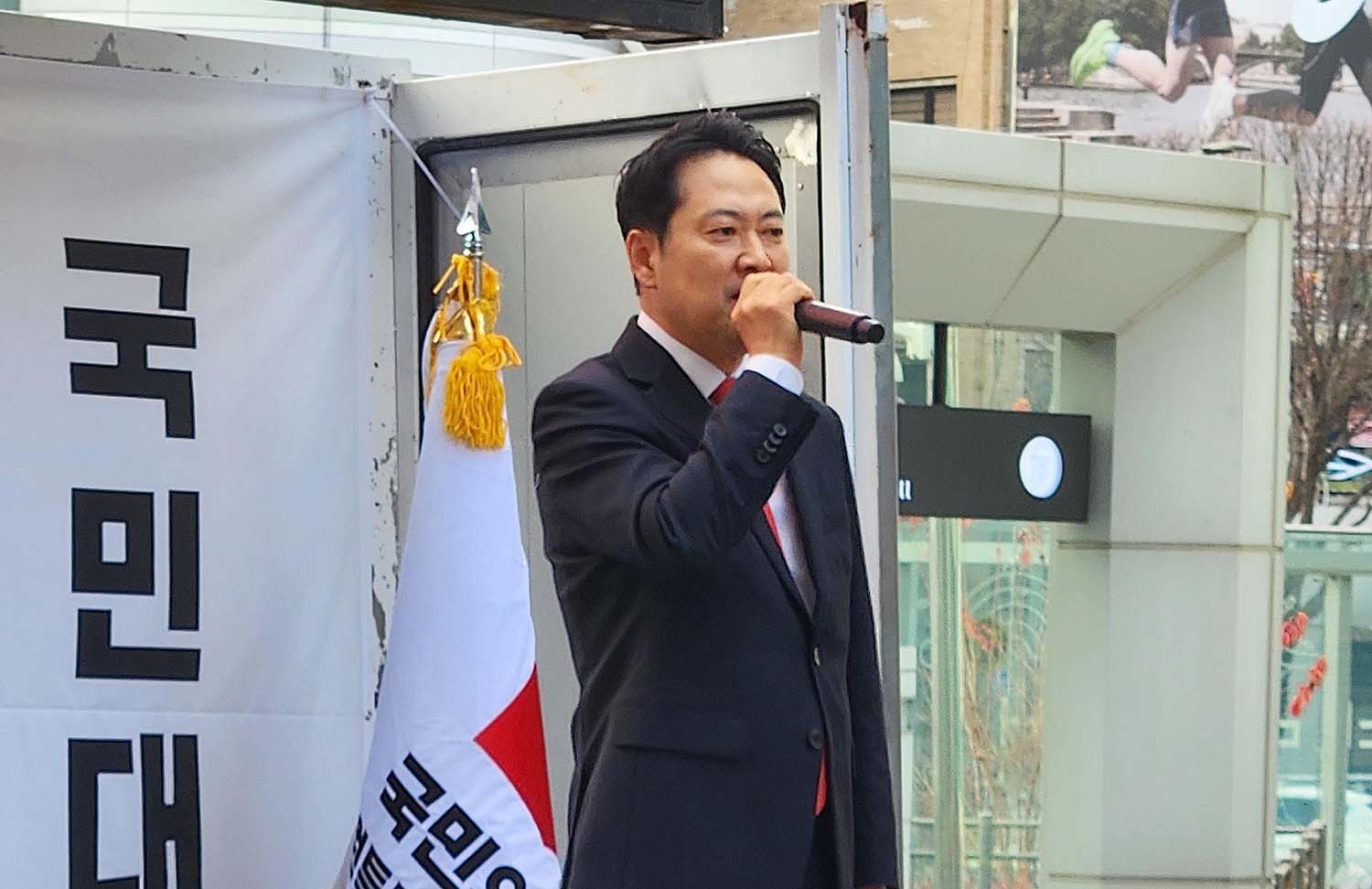 장동혁 국민의힘 대표가 30일 오후 강원 춘천시청 인근에서 열린 '민생회복 법치수호 국민대회 in 강원'에서 발언하고 있다. / 뉴스1