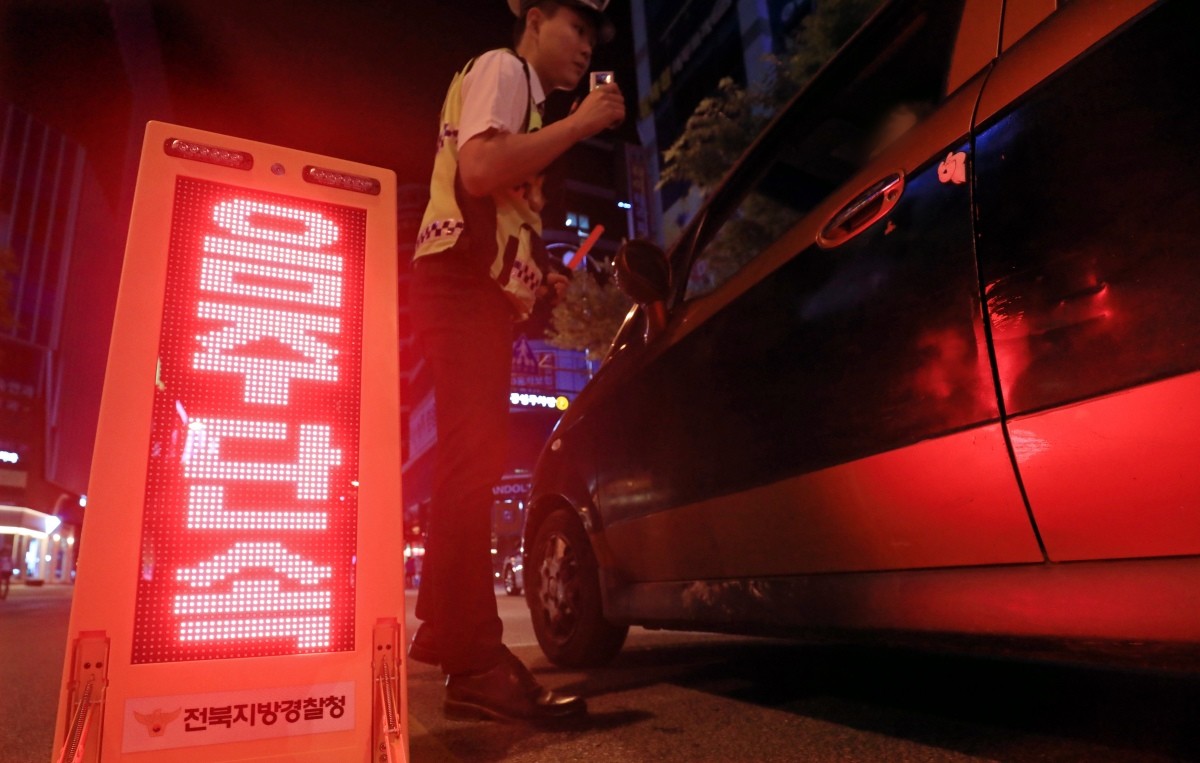 음주 단속하는 경찰. / 뉴스1