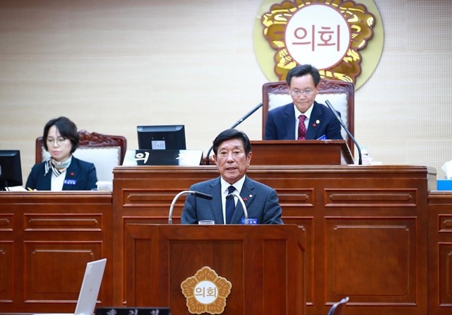 제276회 곡성군의회 정례회’에서 시정연설을 하고 있는 조상래 곡성군수