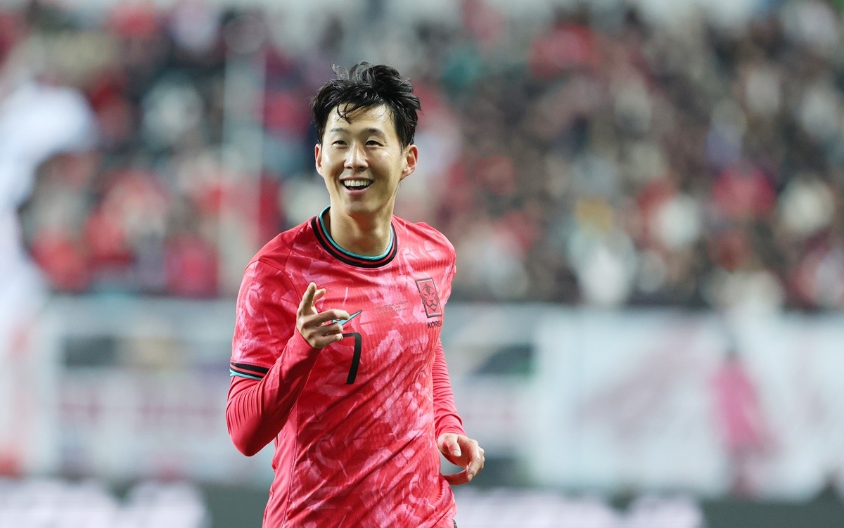 대전월드컵경기장에서 열린 ‘하나은행 초청 국가대표팀 친선경기’ 대한민국과 볼리비아의 경기에서 환상적인 프리킥 골을 넣은 손흥민이 기뻐하고 있다. 자료 사진 / 뉴스1