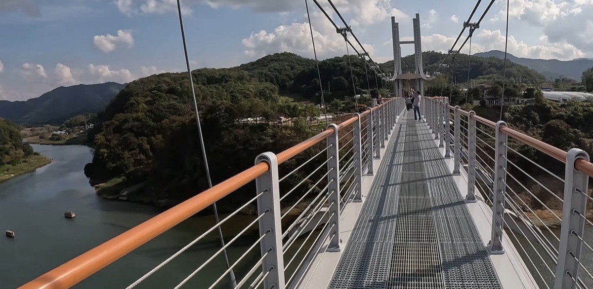 한탄강 베개용암 출렁다리. / 유튜브 '스카이 킴(sky kim)' 영상 캡쳐