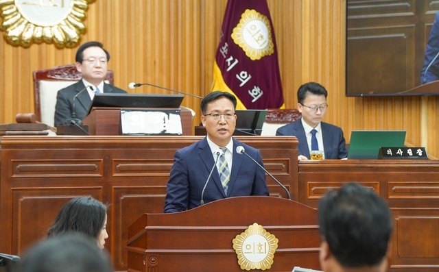 조석훈 목포시장 권한대행 시정연설을 하고 있다.