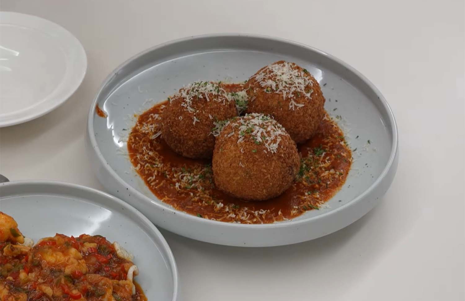 강준치를 갈아 만든 아란치니. / '진석기시대' 유튜브 채널