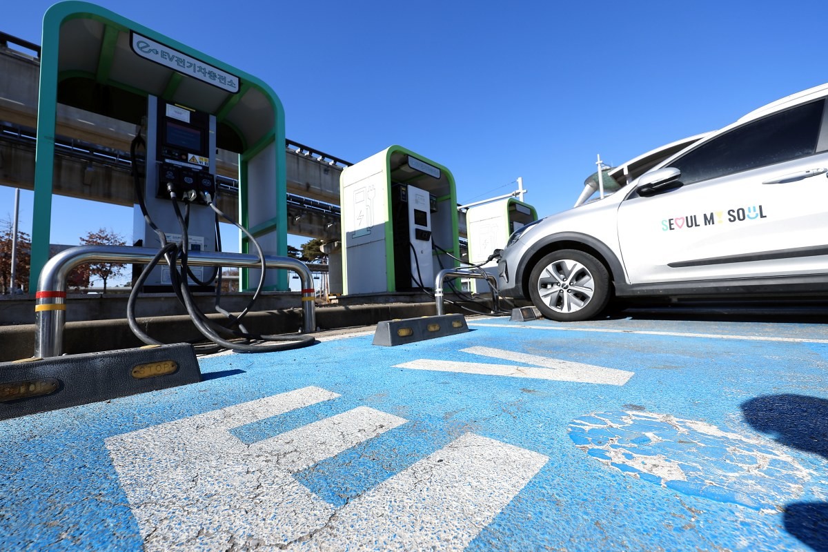 주차장 전기차 충전소. 기사의 이해를 돕기 위한 사진 / 뉴스1