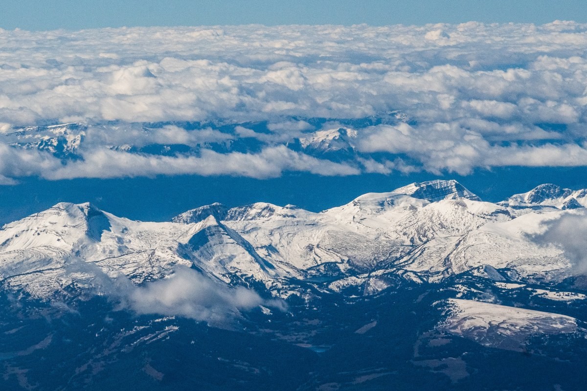 로키 산맥의 일부인 그랜드 테톤 산맥에 있는 눈 덮인 봉우리. / John McAdorey-shutterstock.com