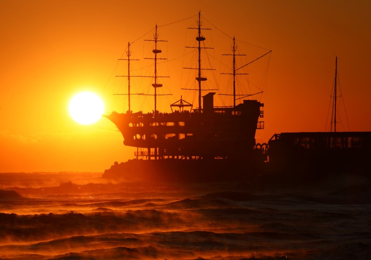 강릉시 정동진에서 태양이 힘차게 뜨고 있다.  / 뉴스1