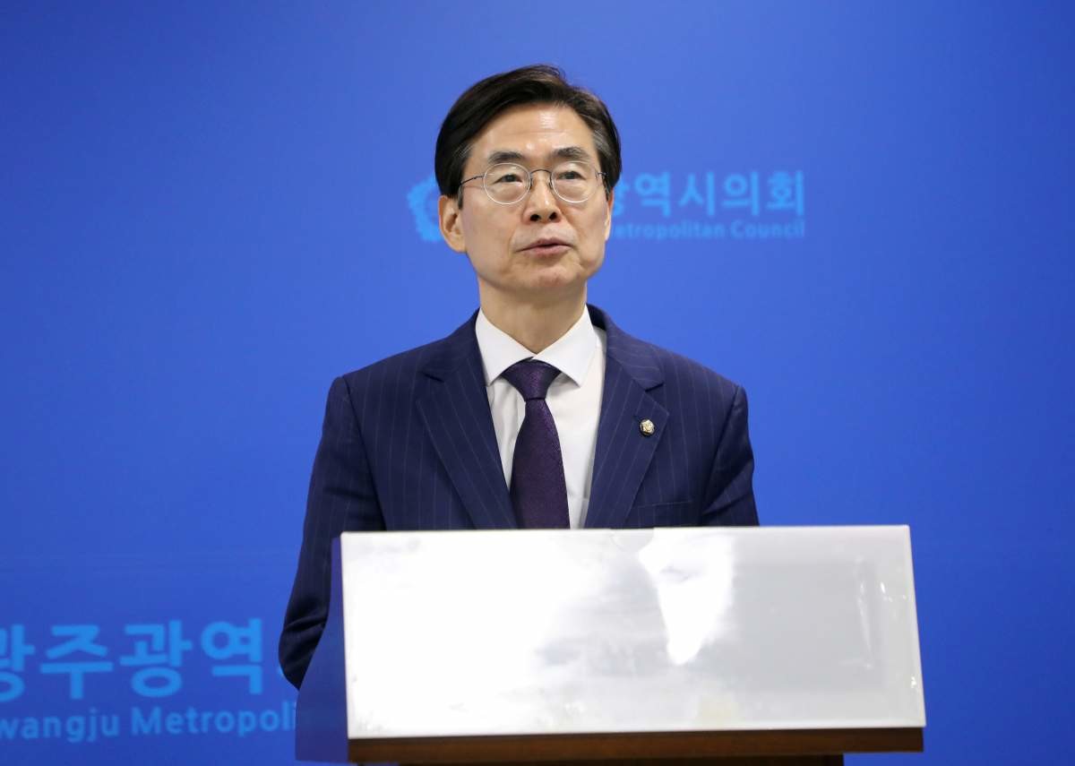 조경태 국민의힘 의원이 3일 12·3 비상계엄 1년을 맞이해 광주시의회 브리핑 룸을 찾아 '광주선언'을 발표하고 있다. / 뉴스1