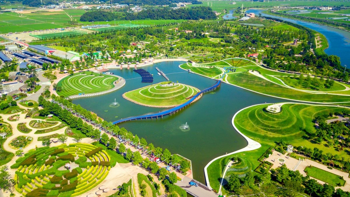 순천만국가정원. / Panwasin seemala-shutterstock.com