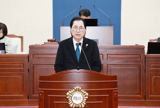 신우철 완도군수는 제333회 완도군의회 정례회에서 시정연설을 통해 내년도 군정 운영 방향을 밝혔다.