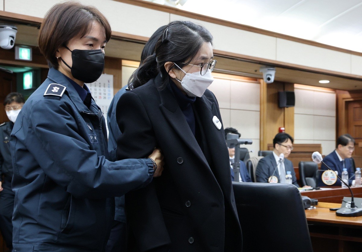 법정 들어서는 김건희 여사 / 뉴스1