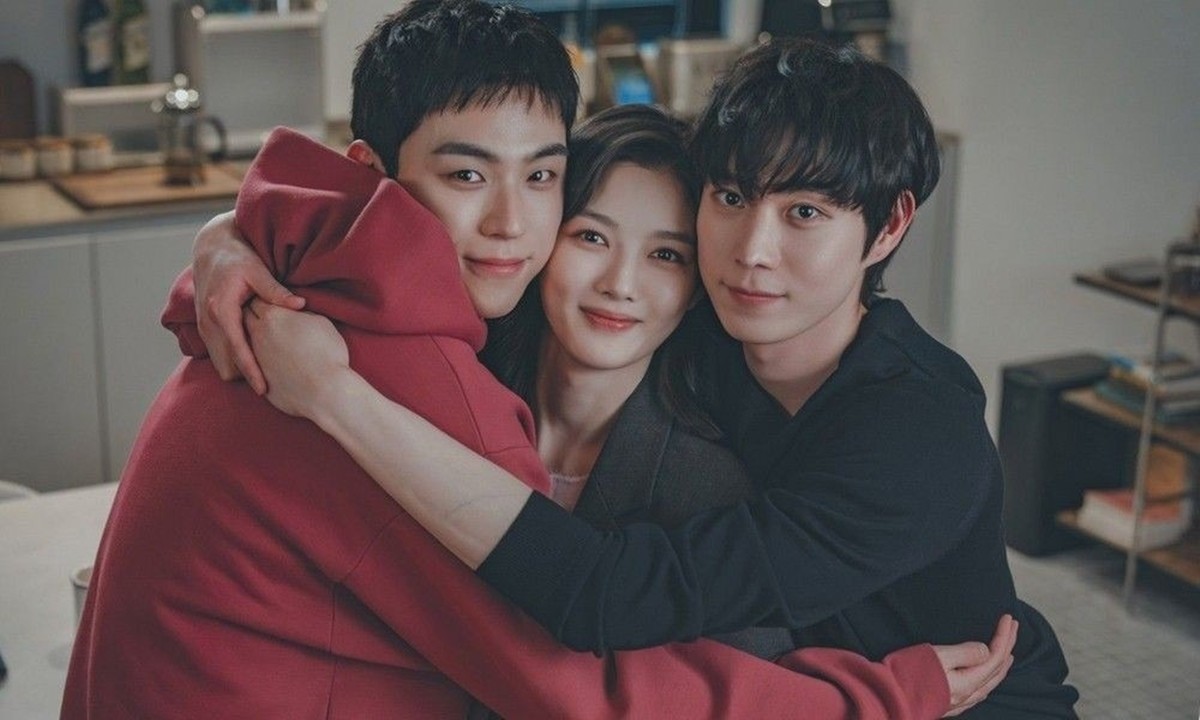 드라마 '친애하는 X' 주연 배우 김도훈, 김유정, 김영대 / 티빙