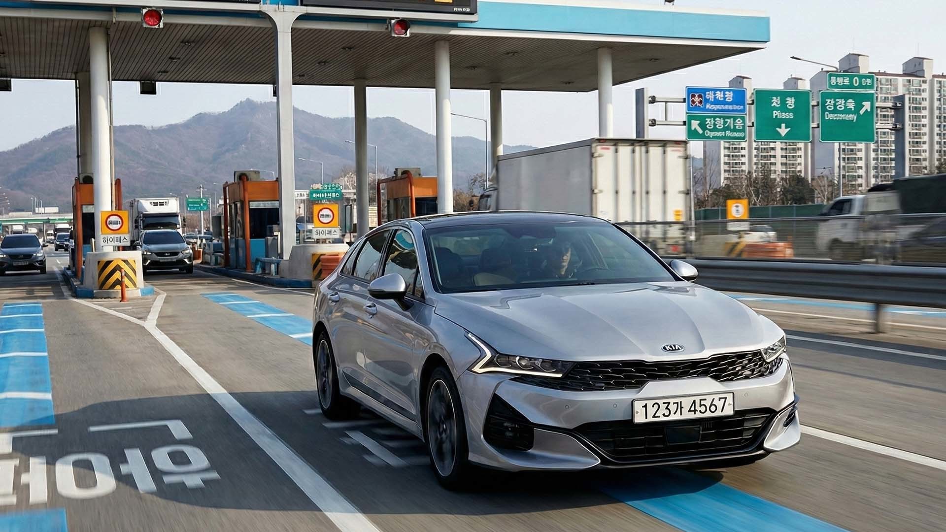 하이패스 차로를 통과하는 차량. 생성형 AI로 제작한 이미지.