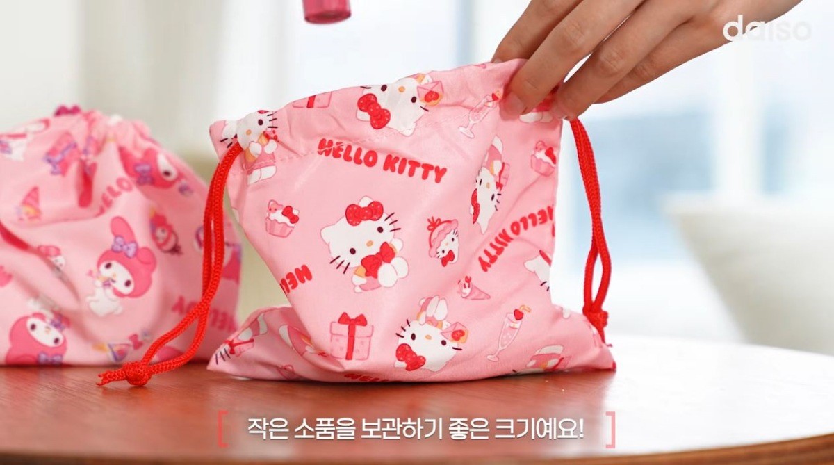 새로 출시된 산리오캐릭터즈 조임 파우치. / 유튜브 '다이소'
