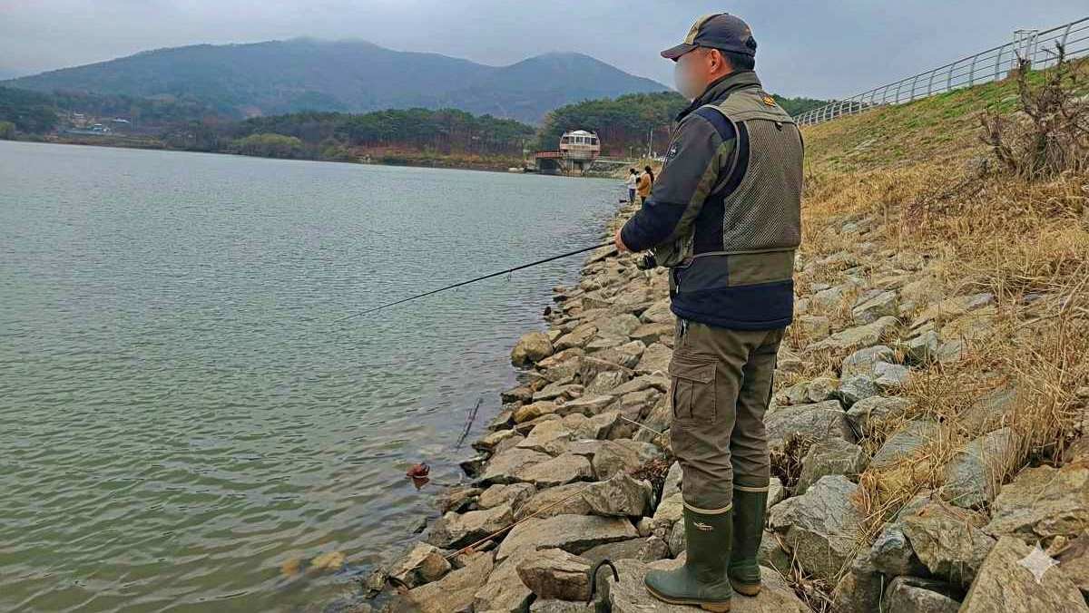 전역 낚시 금지구역 지정…이곳은 어디? 기사 내용 토대로 AI툴 활용해 제작한 자료사진.