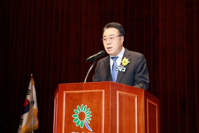 구복규 화순군수가 제21회 화순읍주민자치센터 작품발표회에서 축사를 하고 있다.