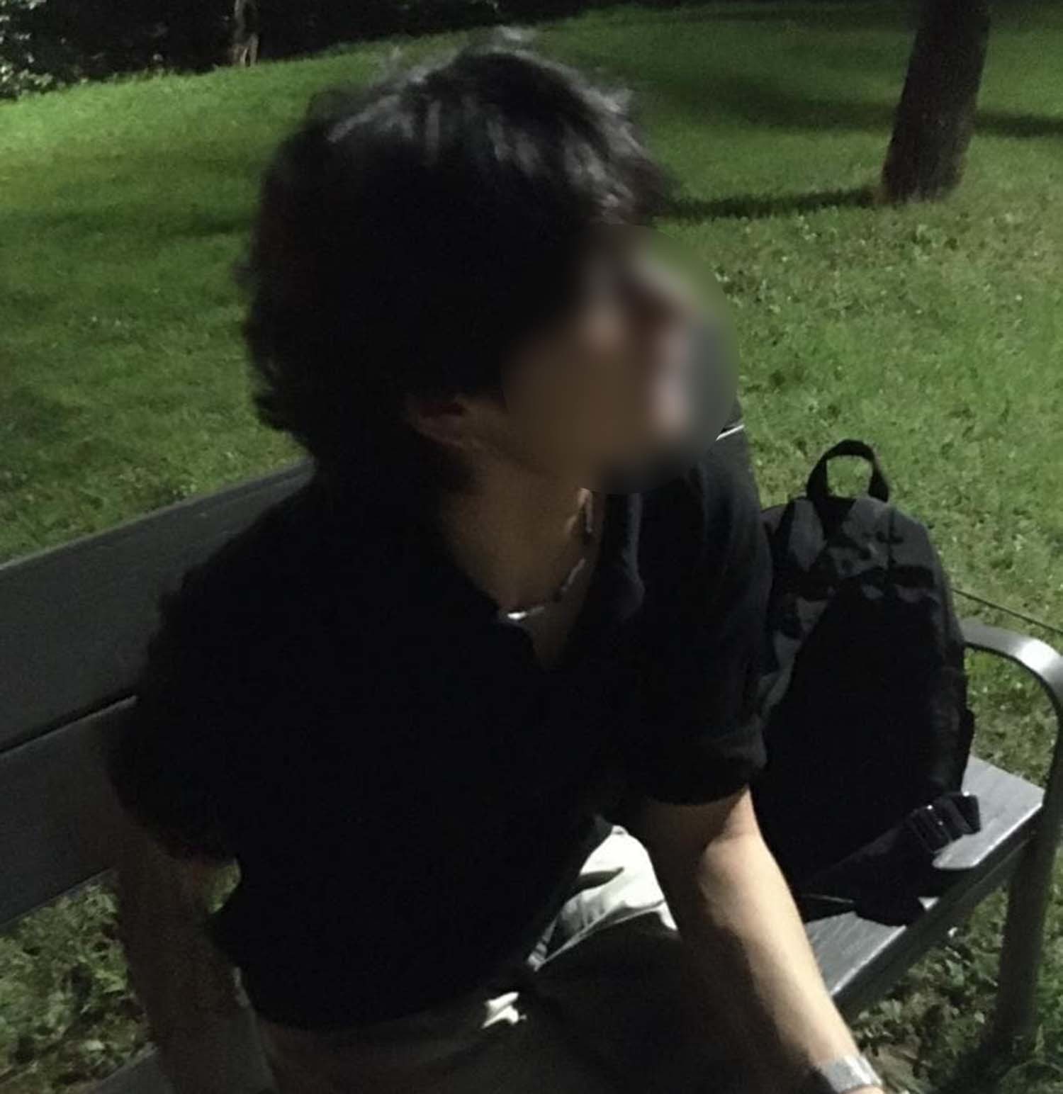 이모씨가 불미스러운 의혹과 무관하다고 알리기 위해 올린 자신의 사진. / 디시인사이드